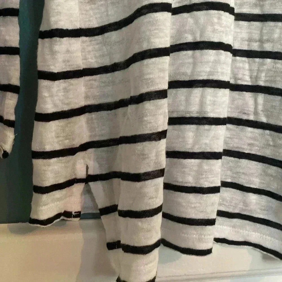 Vince long sleeve - long - Tshirt - size small - front pocket -stripes - Picture 5 of 6